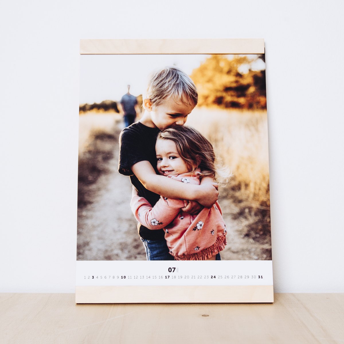 Kalendář s fotkami vnoučat jako dárek pro prarodiče.