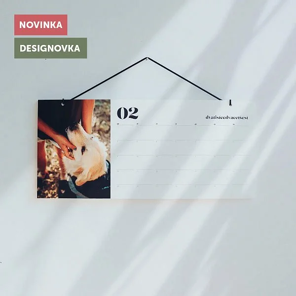 designový nástěnný kalendář