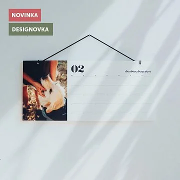 designový nástěnný kalendář