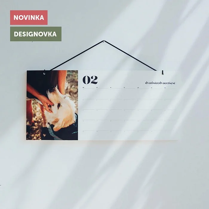 designový nástěnný kalendář
