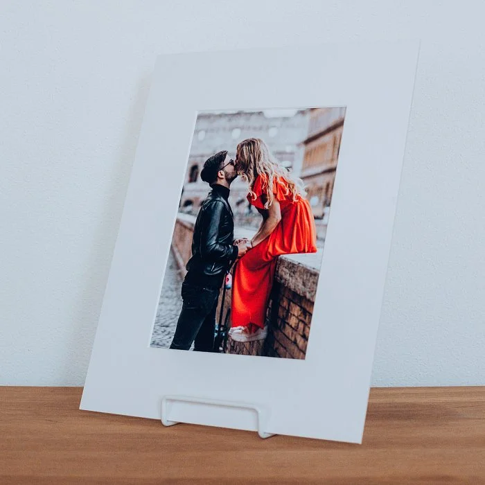 kovový stojánek
