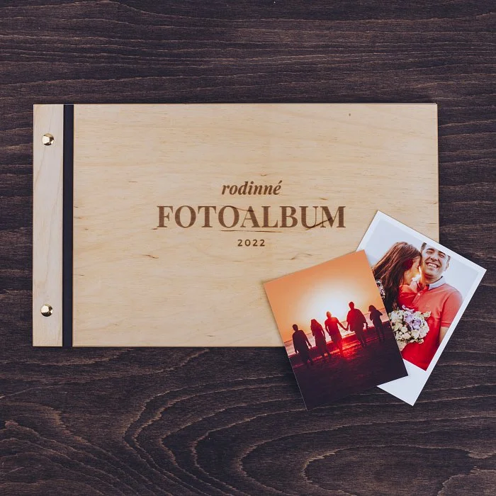 dřevěné fotoalbum