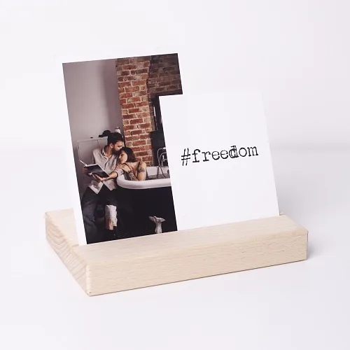 dřevěný stojánek pro 10 fotek